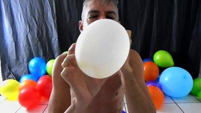 Balloon play with horny gay DILF Richard Lennox - drtuber.com