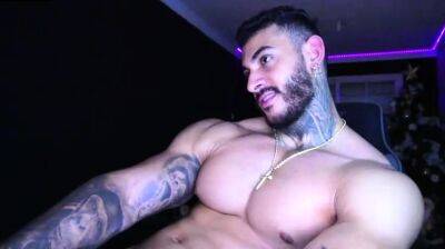 Straight amateur hunk surrenders to a gay touch - drtuber.com